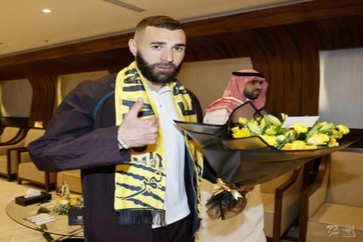 كريم بنزيما يصل إلى جدة استعدادا للإنضمام إلى الاتحاد (فيديو)